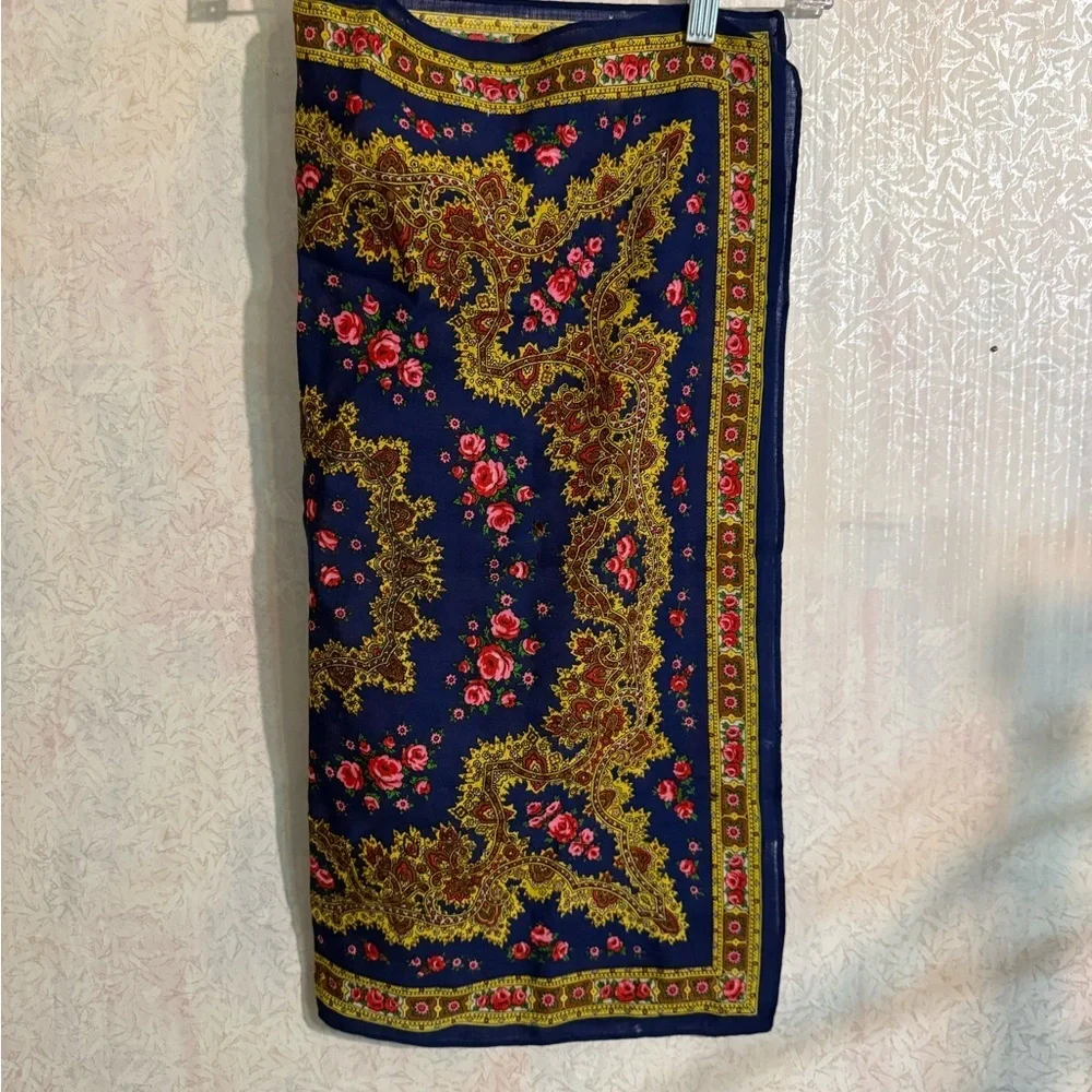 Pavlovo Posad style Russian wool shawl featuring a traditional floral pattern.